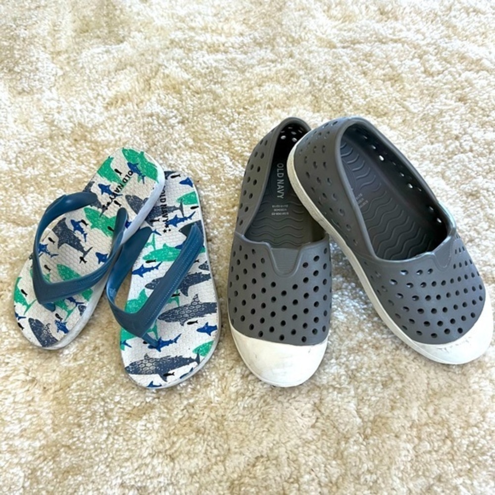 Buy one Get one FREE : Old Navy rubber shoes In gray  w free Boy slipper